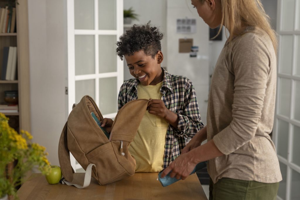 Como fidelizar famílias e facilitar a compra de materiais escolares?